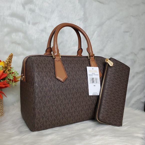 🔥SALE🔥 Michael Kors Hayes Duffle and Wallet Set - Picture 5 of 7